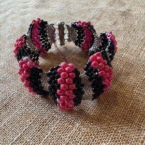 Chic Pink and Black Beaded Stretch Bracelet